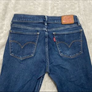 Woman’s Levi’s skinny jeans